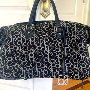 Weekend bag on wheels. Navy and white Calvin Klein bag. Roomy and stylish.